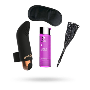 KIT MED FINGERVIBRATOR, SWEDE MASSAGEOLJA, DIABOLIQUE FLOGGER & SVART ÖGONMASK AV SATIN